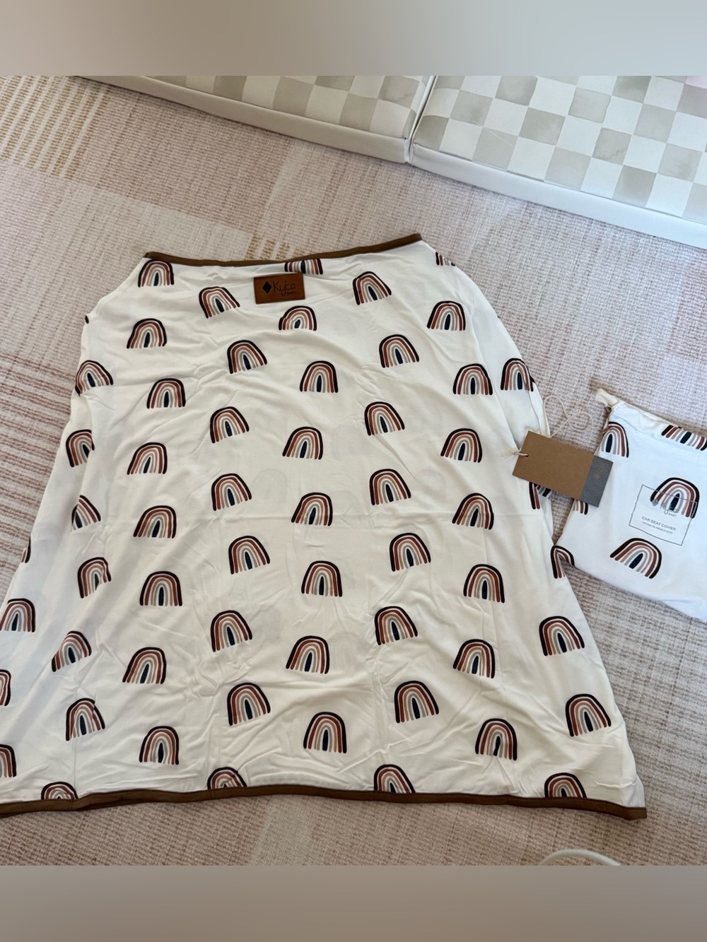 Kyte Baby multi-use car seat and nursing cover in Coffee Rainbow NEW